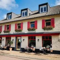 De La Frontière Bed & Borrelbistro，位于斯莱纳肯的酒店