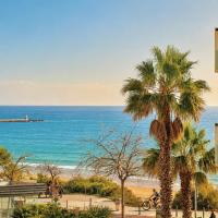 Prime Beachfront Living - Sea View, Large Balcony & Private Garage，位于波尔蒂芒的酒店