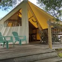 Camping du pont d'Oust,位于Peillac的酒店
