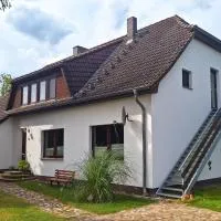 Ferienwohnungen am Waldrand,位于Ahrenshagen的酒店