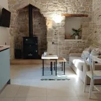 Ellotis Stone Retreat，位于Áyioi Dhéka的酒店
