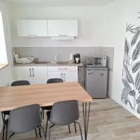 L'ESPOIRENTHESE T2 35m2,位于Nieuil-lʼEspoir的酒店