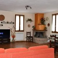 Pisenti, tramonti sulle vette, relax totale，位于Sostino的酒店
