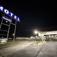 Thunderbird Motel Hillsboro，位于希尔斯伯勒的酒店