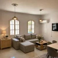 Villa Harmonia I -Elegant Retreat，位于卡罗维西的酒店