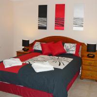 Geraldton Luxury Vacation Home with free Streaming，位于杰拉尔顿杰拉尔顿机场 - GET附近的酒店