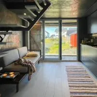 Seaside Boathouse In Veiholmen,位于Smøla的酒店