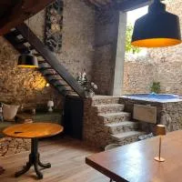 Suite parentale avec un petit salon，位于翁普的酒店