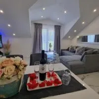 Luxury Apartment Megy，位于奥托查茨的酒店