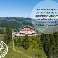 Berggasthaus Holzegg - Accessible Only by Cable Car，位于Alpthal的酒店