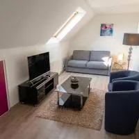 Charmant T2 Cosy - Sous les toits,位于吕克瑟伊莱班的酒店