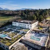 QC Grand Hotel Villa Arzaga Garda Spa & Golf，位于卡拉瓦吉斯德拉海滨的酒店