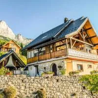 Gîtes des Petites Roches - Appartements indépendants Pravouta & Rocheplane，位于Saint-Hilaire的酒店