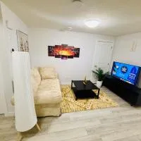 Cozy Haven - Home Away From Home Two-Bedroom Apartment,位于卡尔加里的酒店
