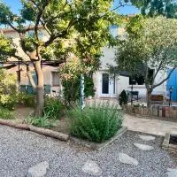 Le colibri bleu，位于Argeliers的酒店