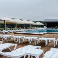 California Resort and SPA，位于Novoyavorivsk的酒店