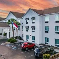 The Windstar Hotel - Emerald Isle, Swansboro，位于Cedar Point的酒店