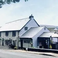 Roadhouse Llanwenarth，位于阿伯加文尼的酒店
