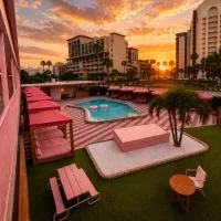 Abode Beach House，位于克利尔沃特的酒店