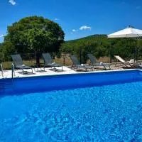 Peaceful New Country House with Saltwater Pool，位于Brgud的酒店