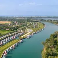 Marina Azzurra Resort，位于利尼亚诺萨比亚多罗的酒店