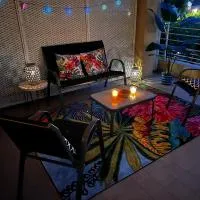 Grand T2 terrasse 27m2 plein sud Folelli centre，位于Folelli的酒店