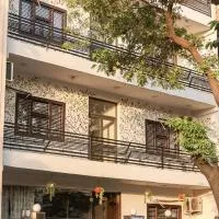 Amara Inn by Sandane Homes Near Expo mart and Pari Chowk，位于大诺伊达的酒店