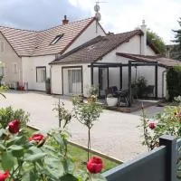 Gite calme avec grand parking privé, proche Dijon,位于Longeault的酒店