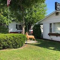 Bambi Motel，位于East Tawas的酒店
