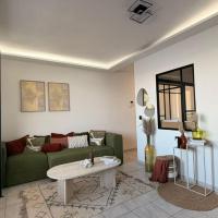 Apartment with sunny terrace downtown Cannes，位于戛纳的酒店