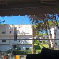 The Coastal Pine - 2BR Apartment with Large Balcony & BBQ in San Pietro Premium Zone，位于德拉克的酒店