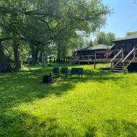 Lakeview Willow Bay Cottages in Harwood，位于Harwood的酒店