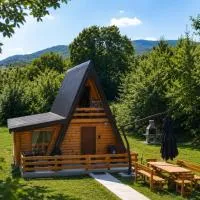 Šapat sela - Private Wooden Cabin Near Podgorica，位于波德戈里察的酒店