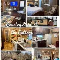 Country Cottage Lake Cumberland KING BED，位于Burnside的酒店