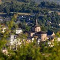 Hotel Le Viscos，位于Saint-Savin的酒店