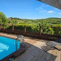 Châtel-guyon : Appart cosy avec place de parking et piscine près des thermes，位于沙泰勒吉永的酒店
