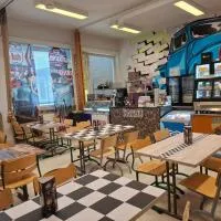 Schools Out OY,位于罗威萨的酒店