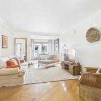 2BR w/ Balcony &ndash; Heart of Cascais | By Airnest，位于卡斯卡伊斯的酒店