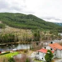 Riverside rooms, apartments, cabins,位于高尔的酒店
