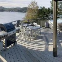 Bergen/Sotra: Sea cabin. Spa. Fishing. Boat，位于Haganes的酒店