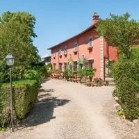 Villa Il Rossignolo con Piscina，位于吉拉斯纳的酒店