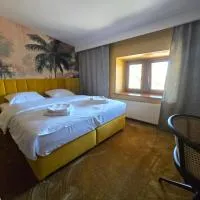 Hotel i Restauracja Pałacyk Tyrolski，位于日拉尔杜夫的酒店