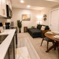 Cozy Private 1BR Basement Suite,位于卡尔加里的酒店