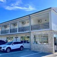 Rooms & Pansion Odmor，位于洛瓦尼斯卡的酒店