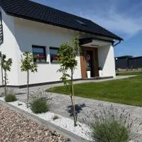 Dom "Między jeziorami" na Kaszubach, 10 osób, jacuzzi, ognisko, kominek，位于Grabówko的酒店