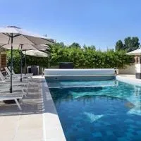 Le Jardin Des Hirondelles Naturiste，位于Blanzaguet-Saint-Cybard的酒店