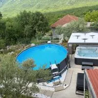 Villa Ivana-20 minutes from Split，位于Kotlenice的酒店