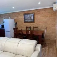 Corner unit in Geraldton，位于杰拉尔顿的酒店