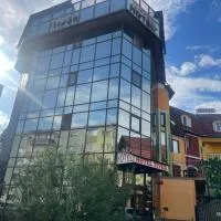 Hotel Tiver,位于肯皮亚图尔济的酒店