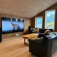 Living in a Nikolai Astrup motif 96m2，位于Vassenden的酒店